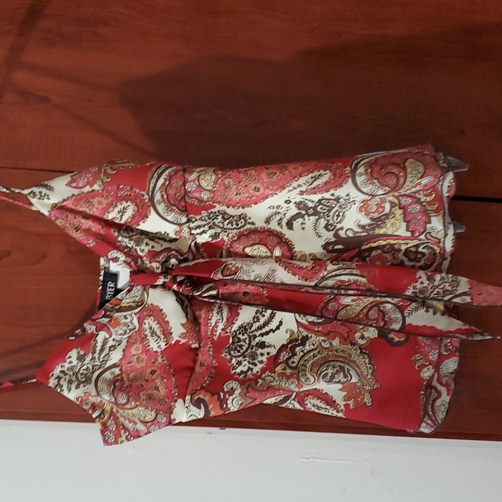 Top. Size M.  Very good used condition.  Like new.